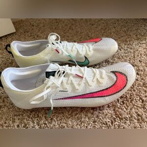 NWOT Men’s Zoom Superfly Elite 2 Track Spikes with Bag: Spikes Not Included.